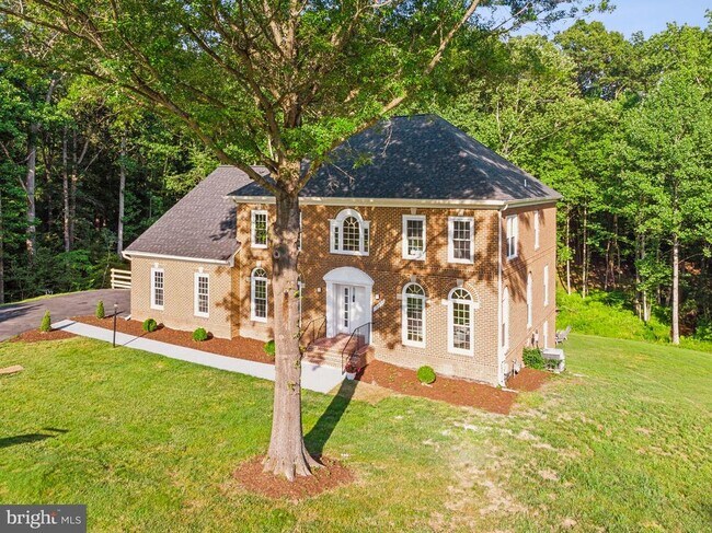Building Photo - 10899 Woodland Falls Dr