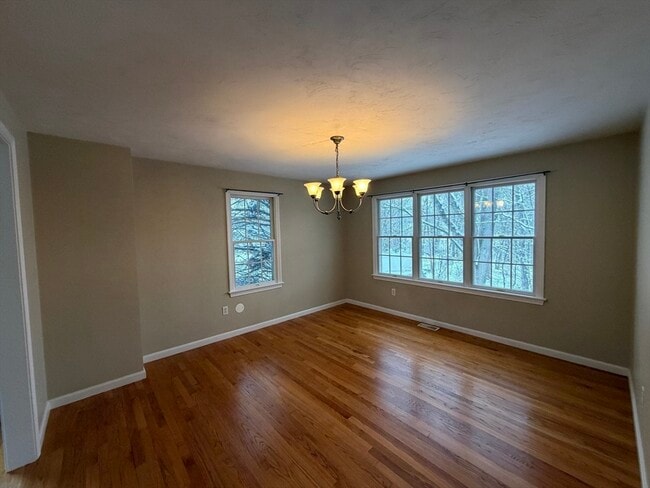 Building Photo - 25 Wren Terrace