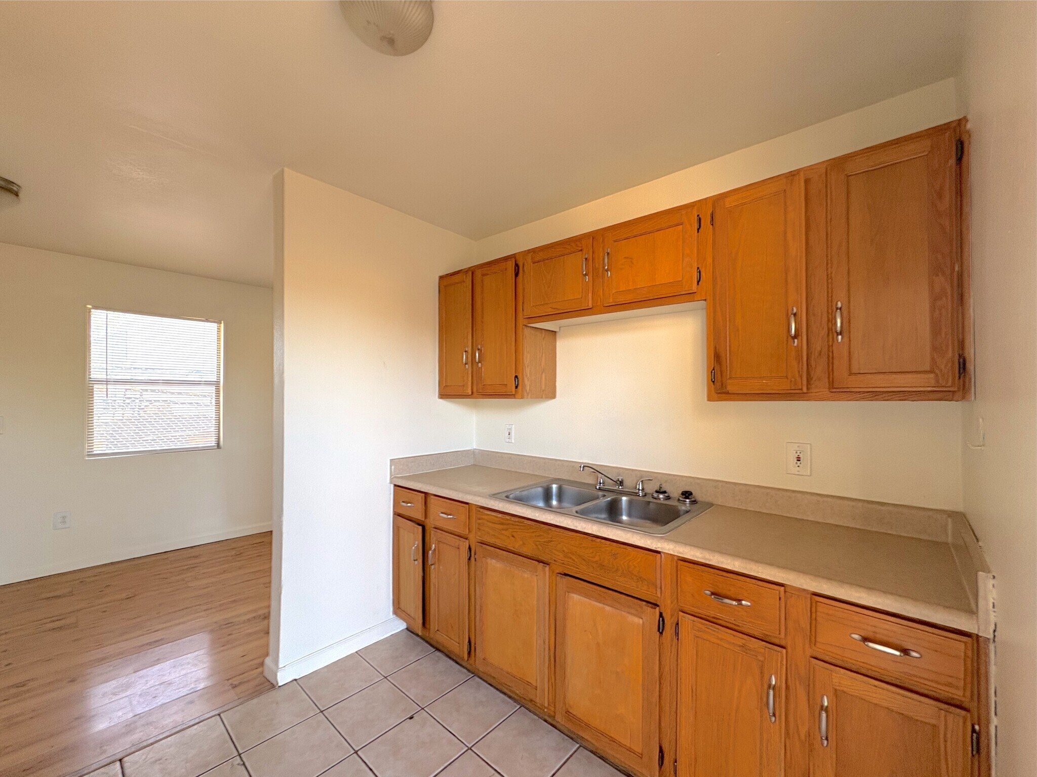 Building Photo - 425 N 18th Dr