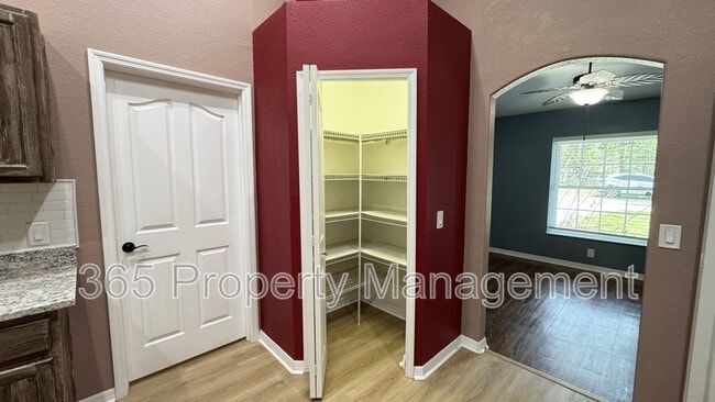 Building Photo - 10 Bellis Ct