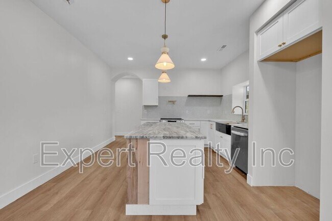 Building Photo - 1720 34th Pl N