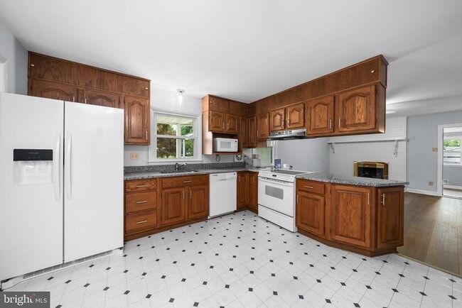 Building Photo - 3335 S Rockfield Dr