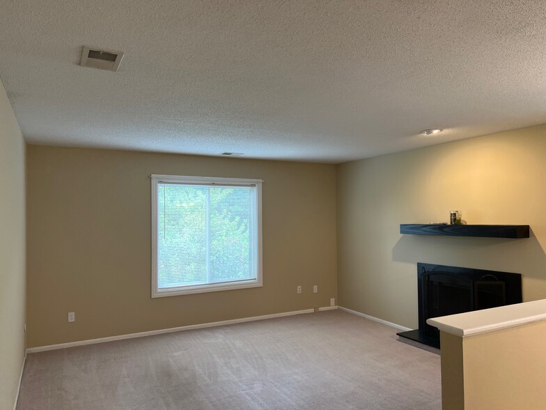 Building Photo - 5802 Ryewyck Dr