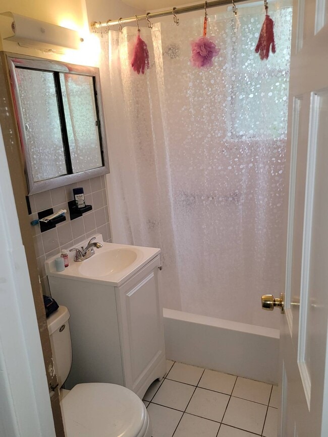 Building Photo - 15 Fieldstone Dr