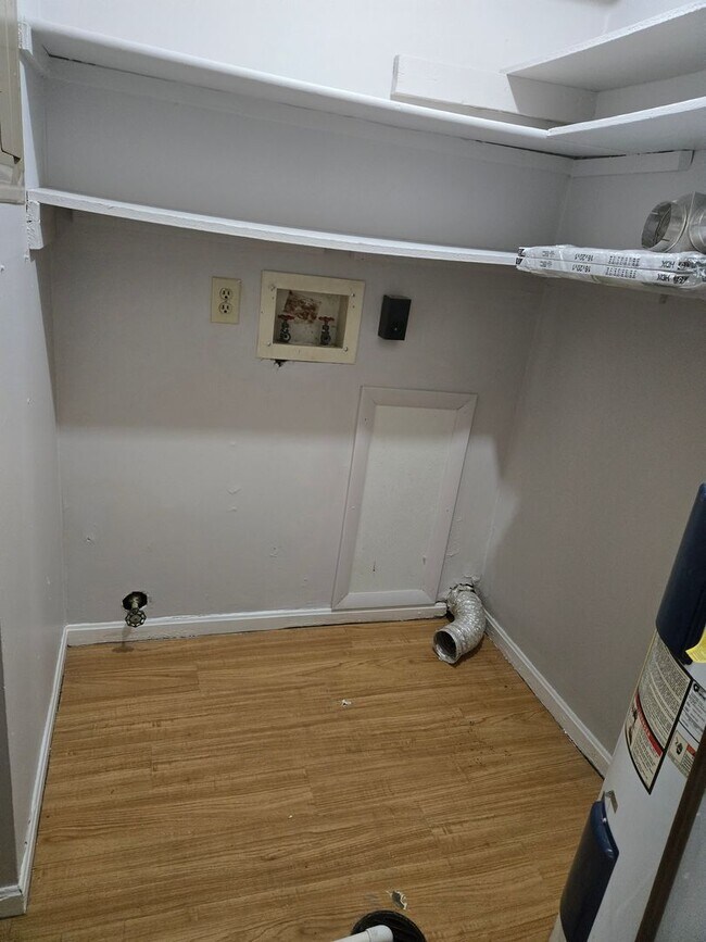 Building Photo - 4175 Webster Ave