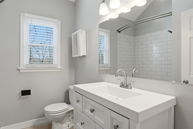 Building Photo - LOVELY 4 BEDROOM HOME IN MONACAN HILLS