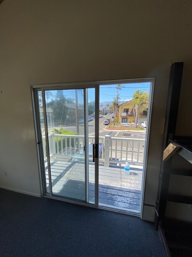 Building Photo - 6599 Del Playa Dr