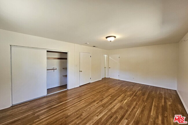 Building Photo - 3700 Glenwood Ave