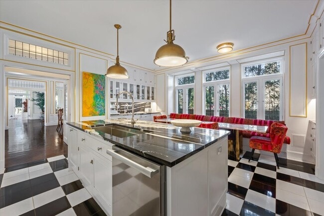 Building Photo - 919 Hill Rd