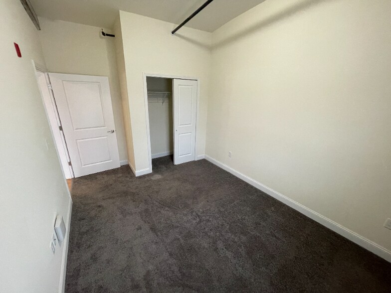 Building Photo - 883 Broadway