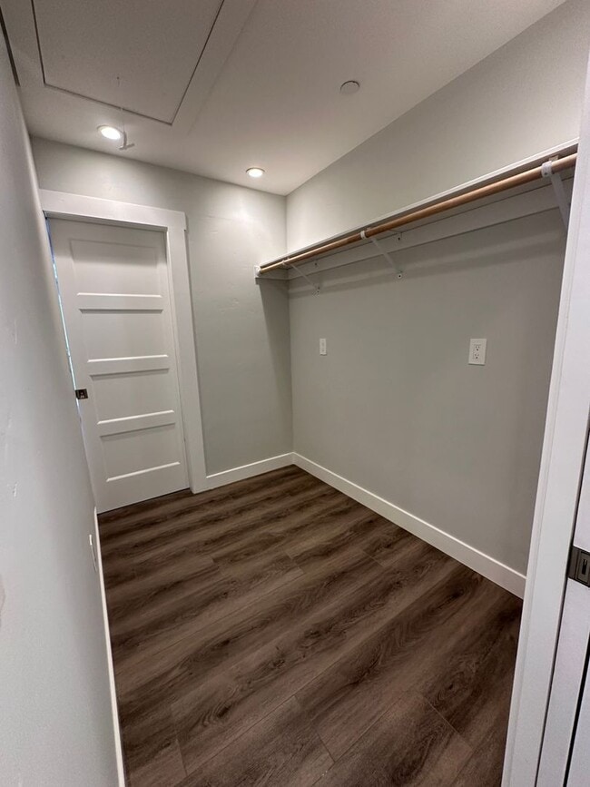 Building Photo - Modern 2-Bedroom Oasis with Expansive Deck...