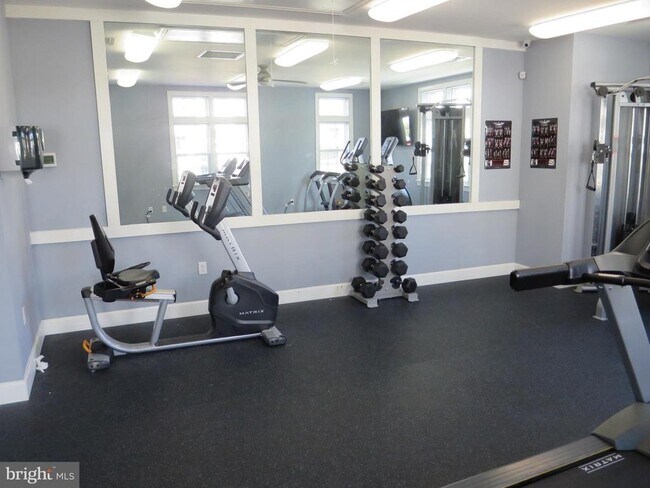 Building Photo - 1710 Featherstone Rd