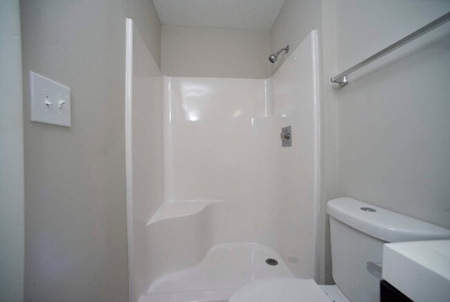 Building Photo - Spacious 3 bedroom/2 bath ranch- South Huntsville!