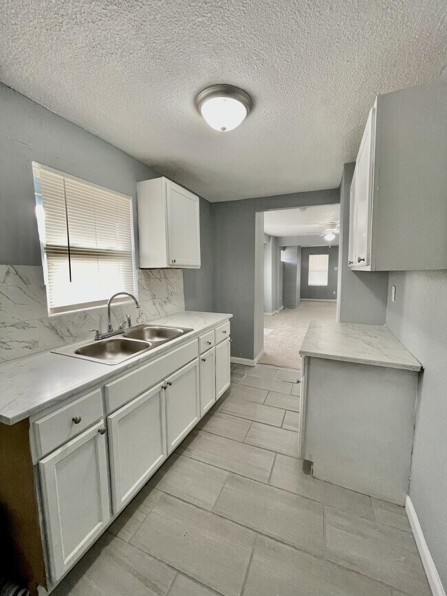 Building Photo - 2127 Park Ave