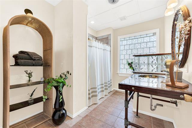 Building Photo - 1233 Lady Ln