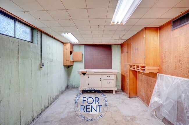 Building Photo - 708 Fremont St