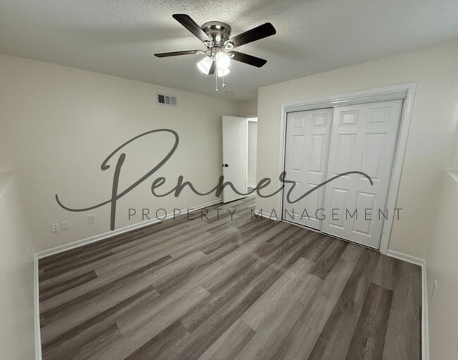 Building Photo - 711 BARNES Dr