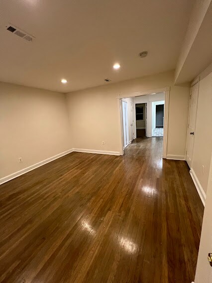 Building Photo - 1213 Raum St NE