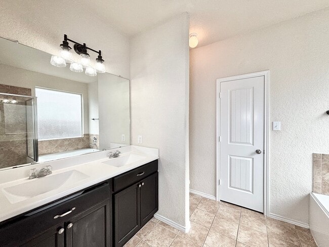 Building Photo - 3314 Candleside Dr