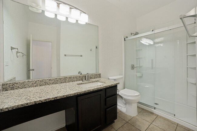 Building Photo - GORGEOUS 3-BEDROOM HOME WITH SPARKLING POOL