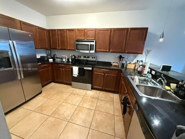 Building Photo - 8800 NW 107 Ct