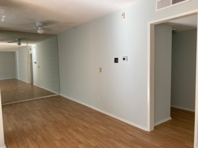 Building Photo - 5354 Lindley Ave