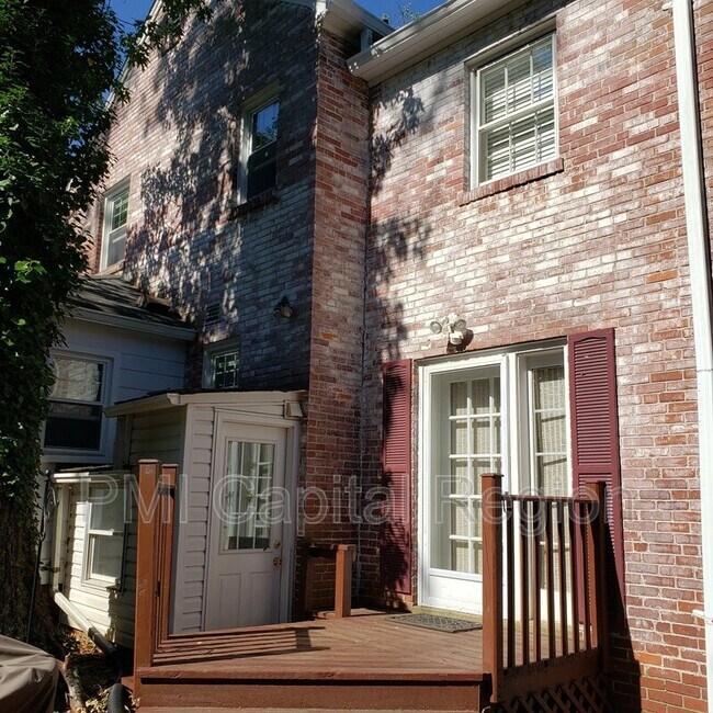 Building Photo - 8901 Seneca Ln