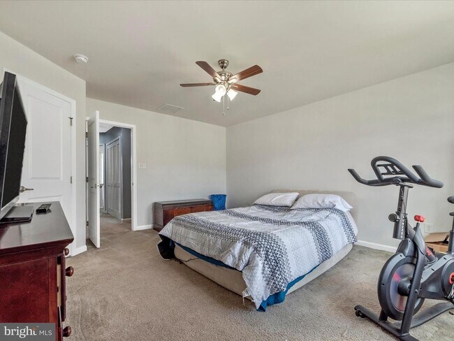 Building Photo - 76 Norwood Dr