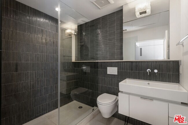 Building Photo - 631 Cross Ave