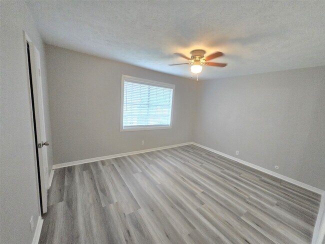 Building Photo - 8101 Amelia Rd