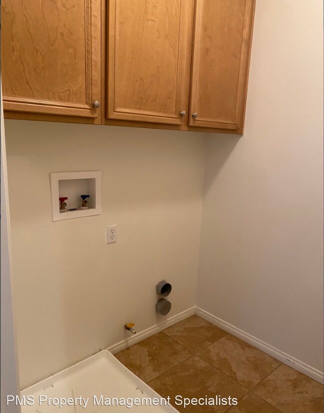 Building Photo - 3 br, 3 bath House - 4153 Laredo Ln #C