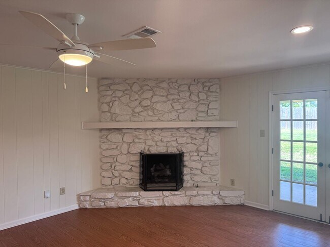 Building Photo - 1115 Briar Creek Rd