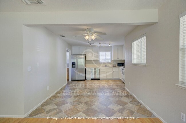 Building Photo - Tahoe Park Bugalow, move in ASAP