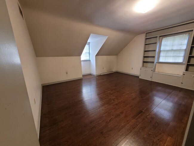 Building Photo - 131 Pinetown Rd