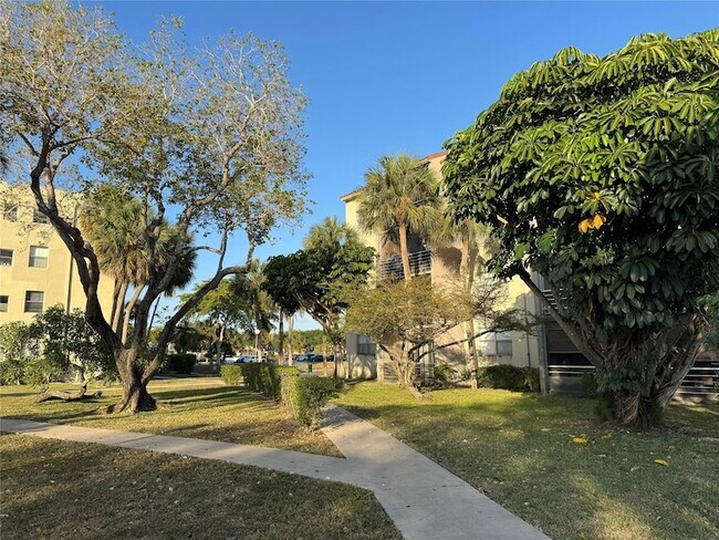 Building Photo - 1810 N Lauderdale Ave