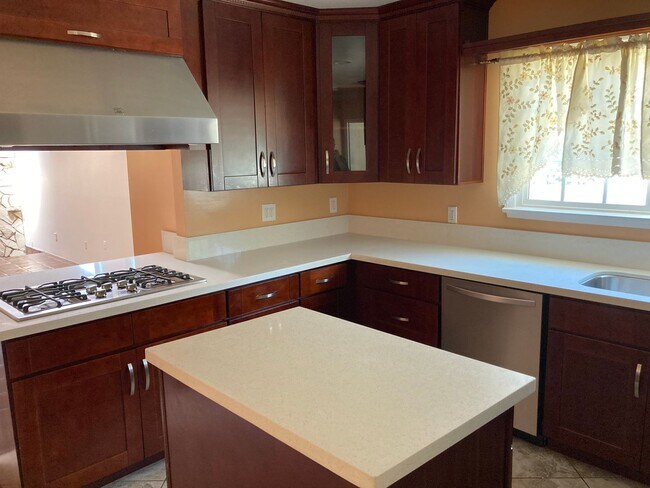 Building Photo - Santa Monica 3bd 2ba