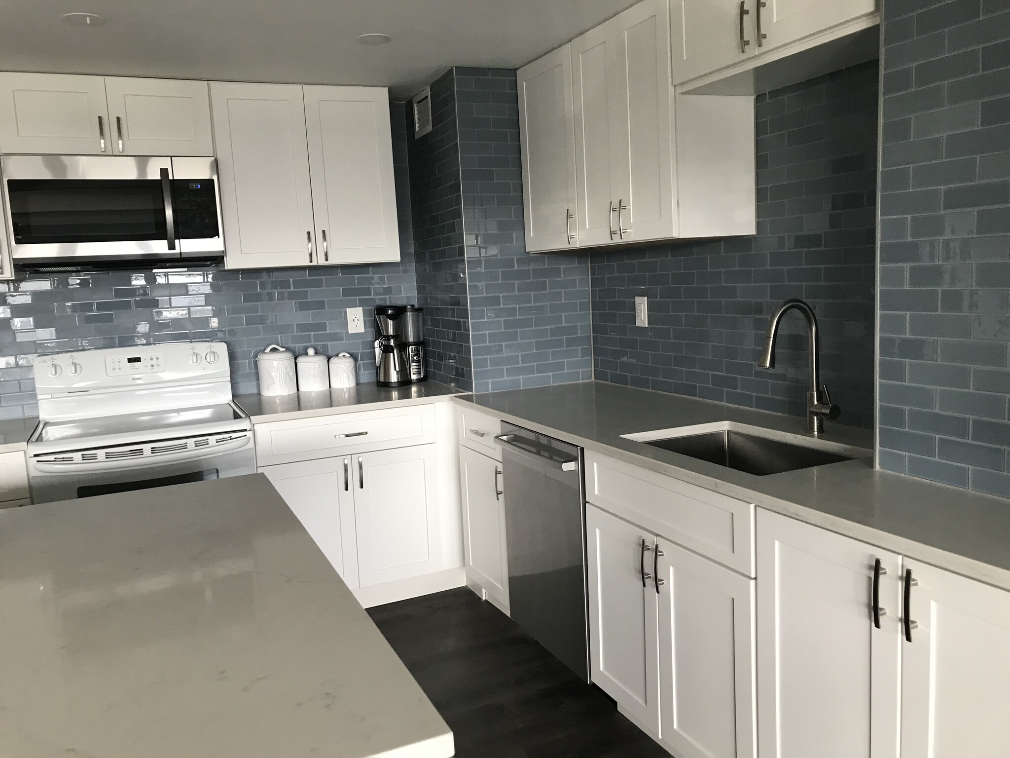 Fully-equipped kitchen - 480 Ocean Ave