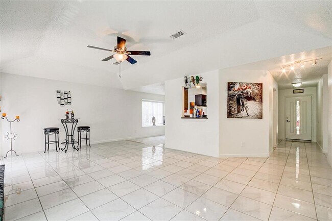 Building Photo - 8003 Goldengrove Dr
