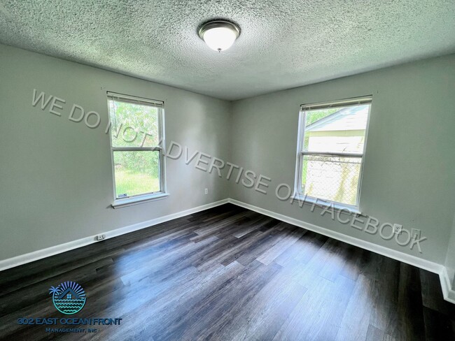 Building Photo - Adorable, fully renovated 3 bedroom / 1 ba...