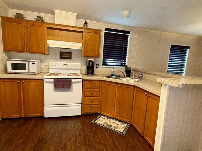 Building Photo - 10942 Poplar St NE