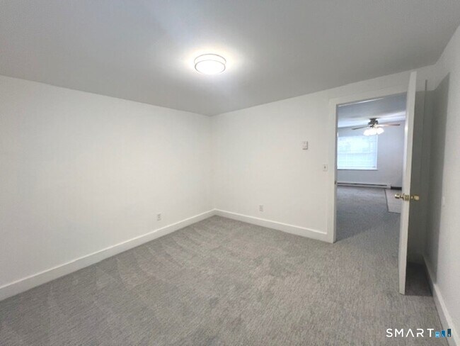 Building Photo - 14 Sniffen St