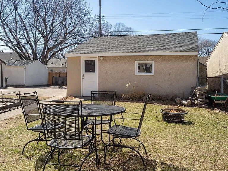 Building Photo - 5536 S 28th Ave