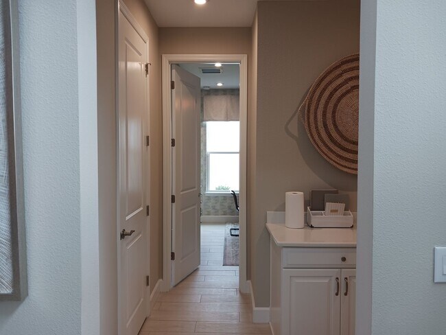 Building Photo - Here is your chance to live in Model Home!...