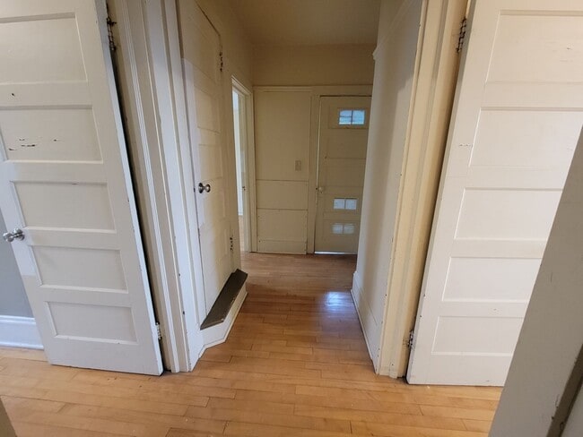 Building Photo - AVAILABLE JUNE 1ST -  Huge 4 Story Hillside Home!