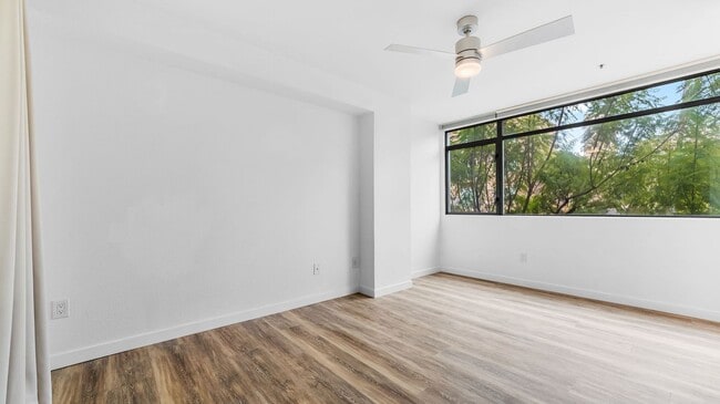 Building Photo - Beautiful 2Br/2Ba Townhome In Little Italy With Views Of The Bay! 3D Tour Link in Description Below!