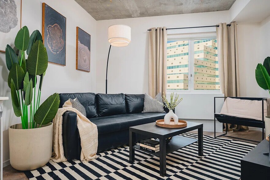 Primary Photo - 4720 Third Avenue