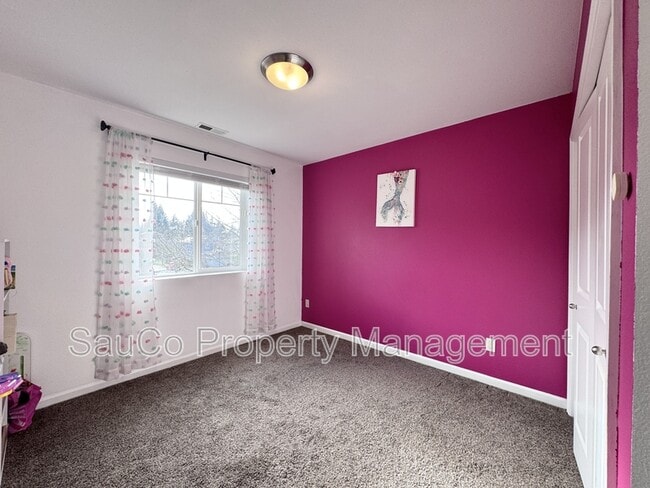 Building Photo - 4017 SE Lone Oak St