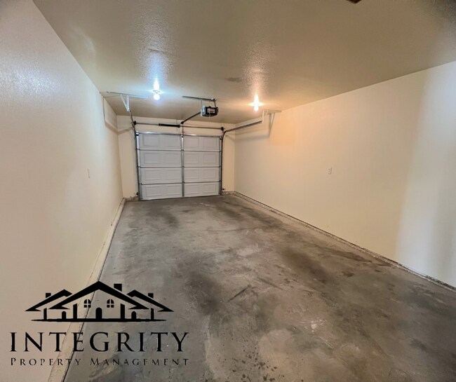 Building Photo - 22590B Hollow Oak Ln