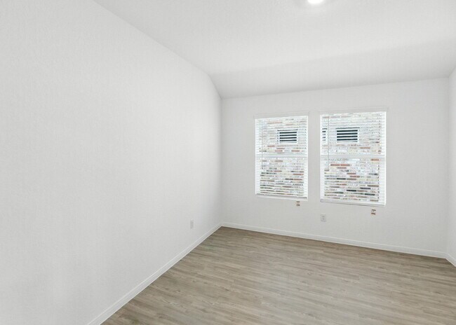 Building Photo - Beautiful 4 Bed, 3 Bath Home - Spacious & ...