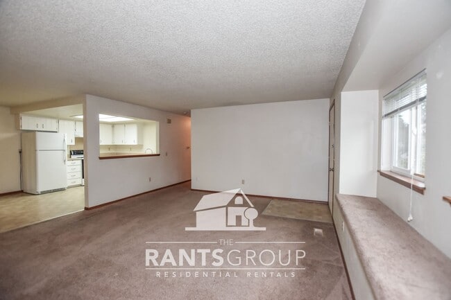 Building Photo - Charming 3 Bedroom Rambler in Great Lacey Location — Apply Today